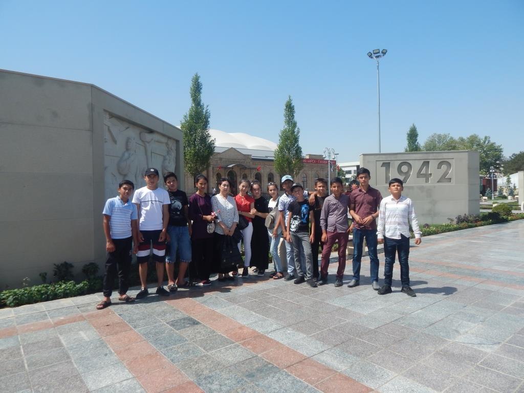 Учащиеся 7-8 классов общеобразовательной школы № 33 Янгиюльского района Ташкентской области посетили мемориальный комплекс” Парк Победы и Государственный музей “Славы”