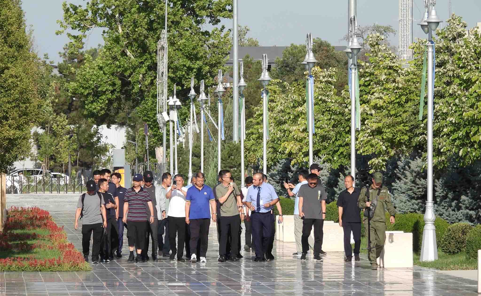  Officers of the National Defense Academy of China visited Victory Park.
