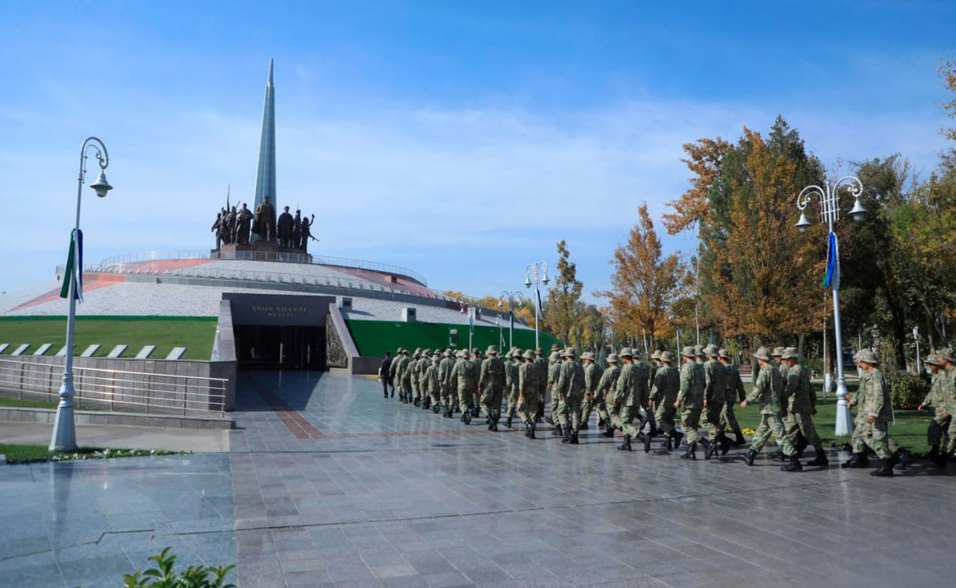 Participants of the School of Courage meeting organized an excursion to Victory Park