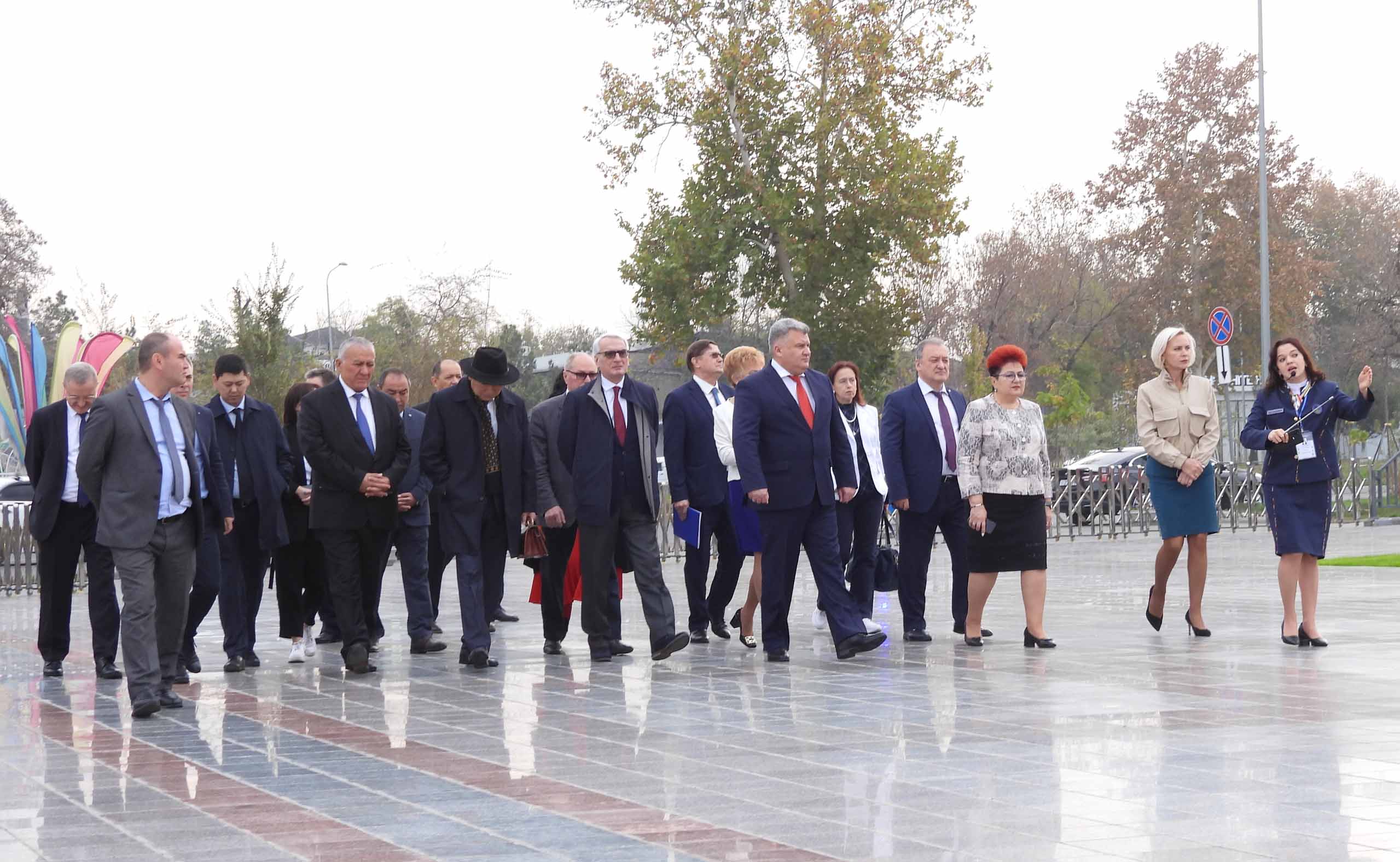 Руководители профсоюзных организаций стран Центральной Азии посетили «Парк Победы».