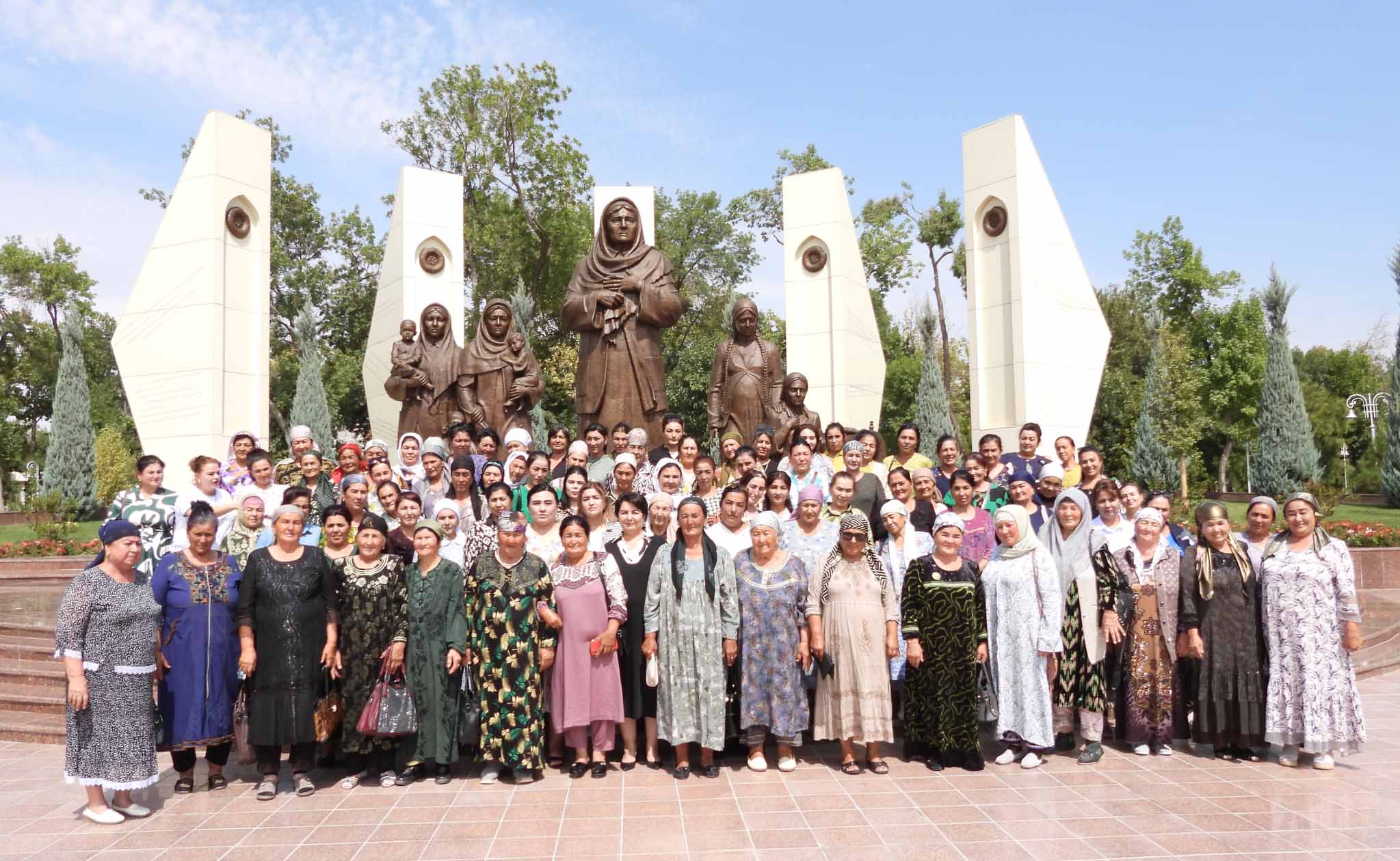 About 200 activists and Nuroni mothers from the Bukhara region visited the Victory Park as part of the cultural program